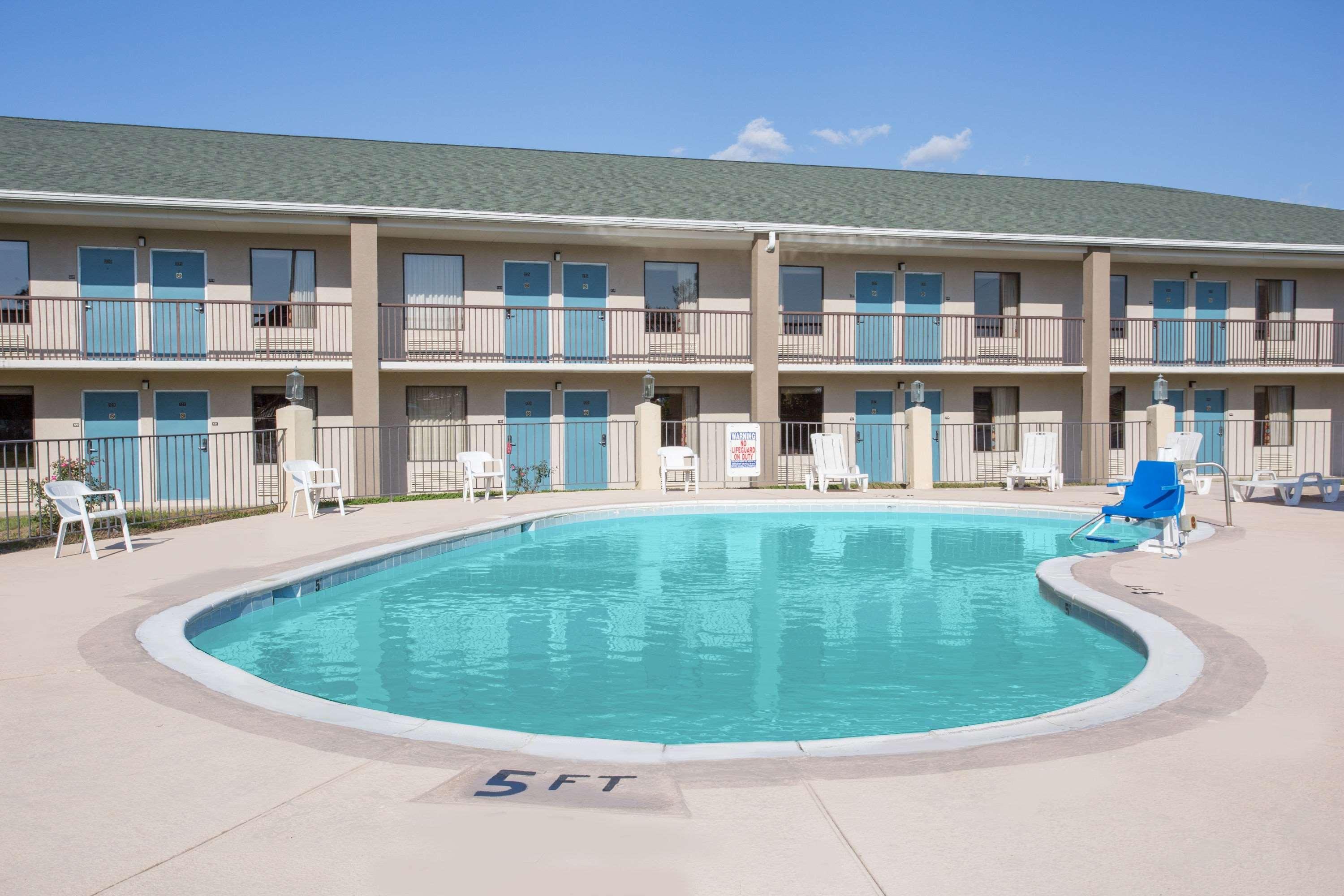 Super 8 By Wyndham Dunn Motel Exterior photo