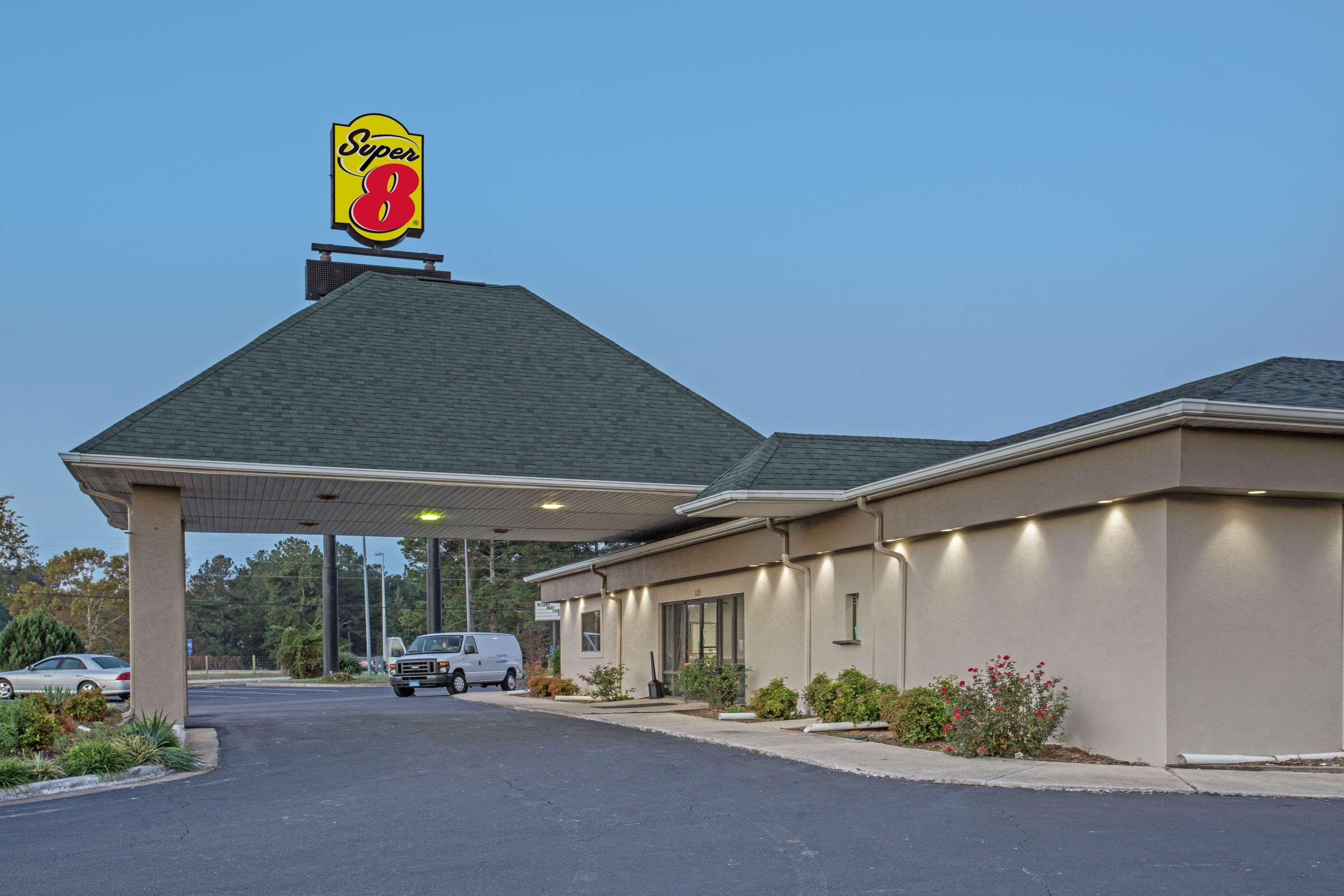 Super 8 By Wyndham Dunn Motel Exterior photo